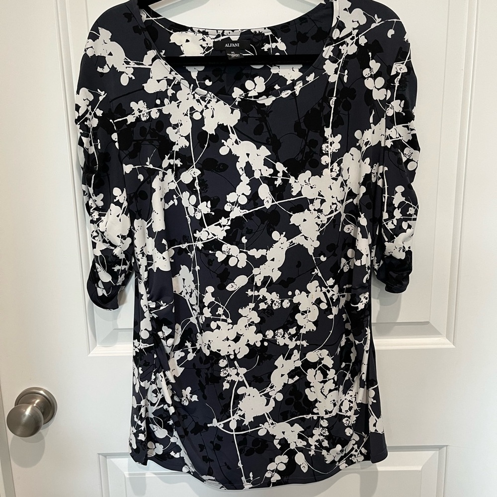 Alfani Women's Blue/Gray Black and White Floral Blouse with Ruched sleeves